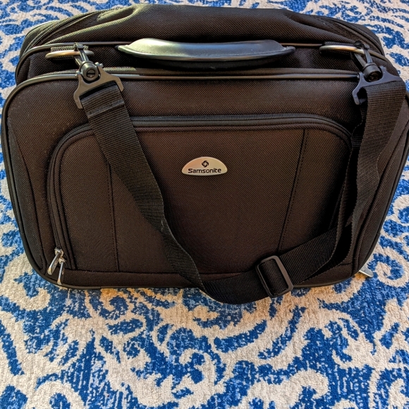 Samsonite Other - Samsonite black traveling bag 12x17 compartment bag office small suit case overn